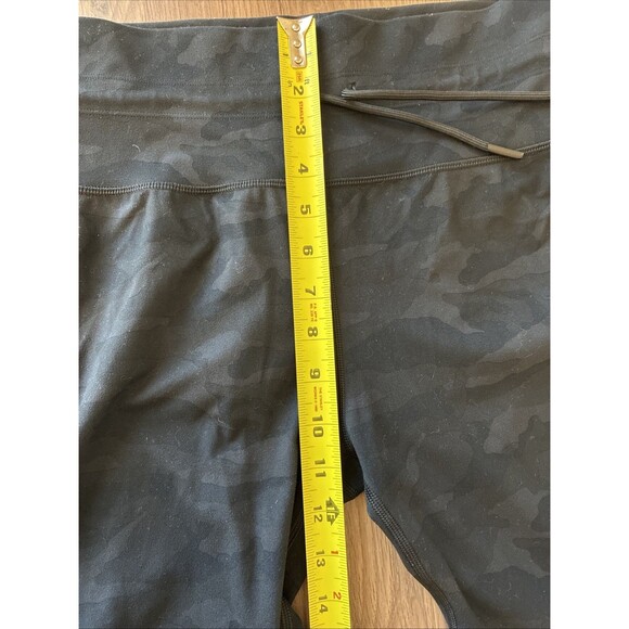 Vuori Rise And Shine Leggings, Womens Size Medium, Black Camo, Drawstring - Picture 13 of 14